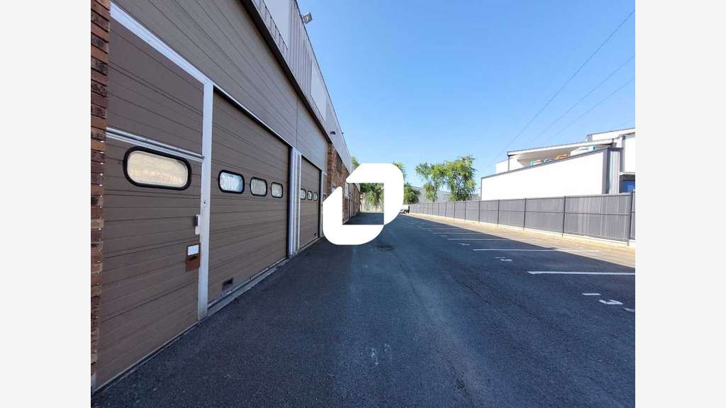 A louer Local d'activité 226m² Lisses