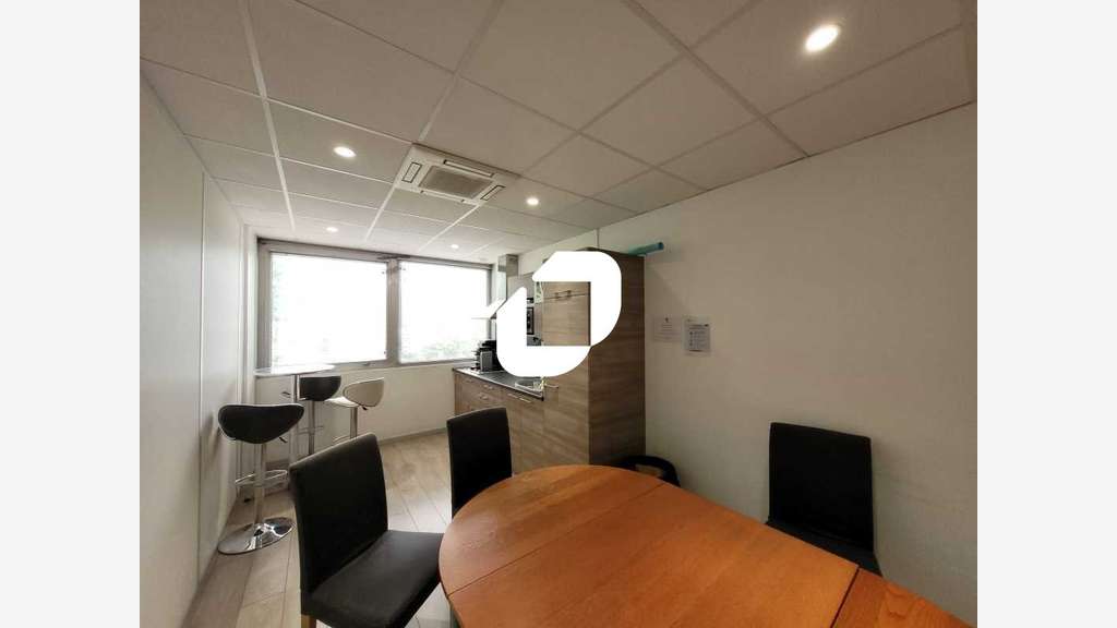 A louer Local d'activité 1428m² Lisses