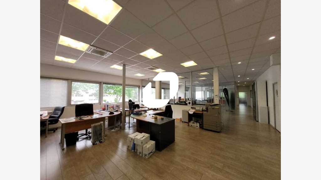 A louer Local d'activité 1428m² Lisses