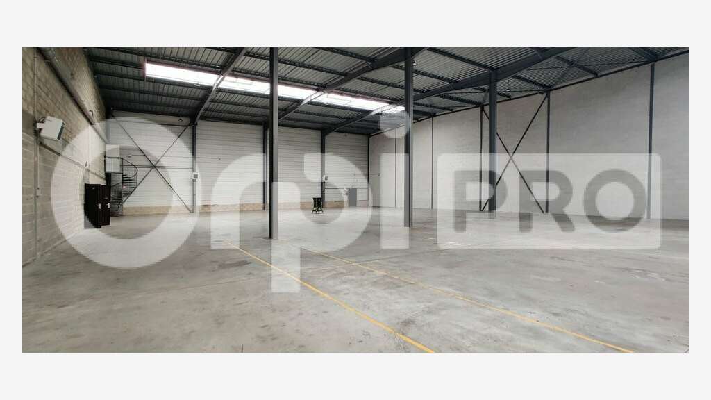 A louer - local d'activités 4542 m² - Lisses