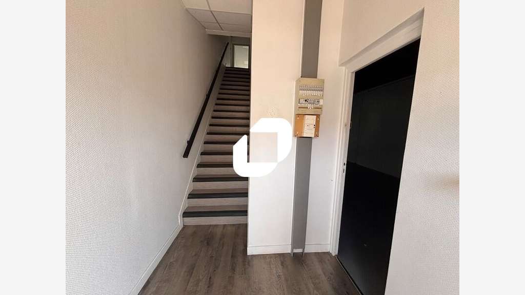 A louer Local d'activité 140m² Lisses