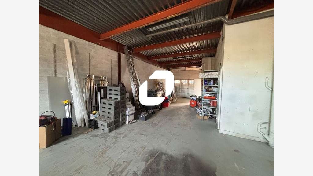 A louer Local d'activité 140m² Lisses