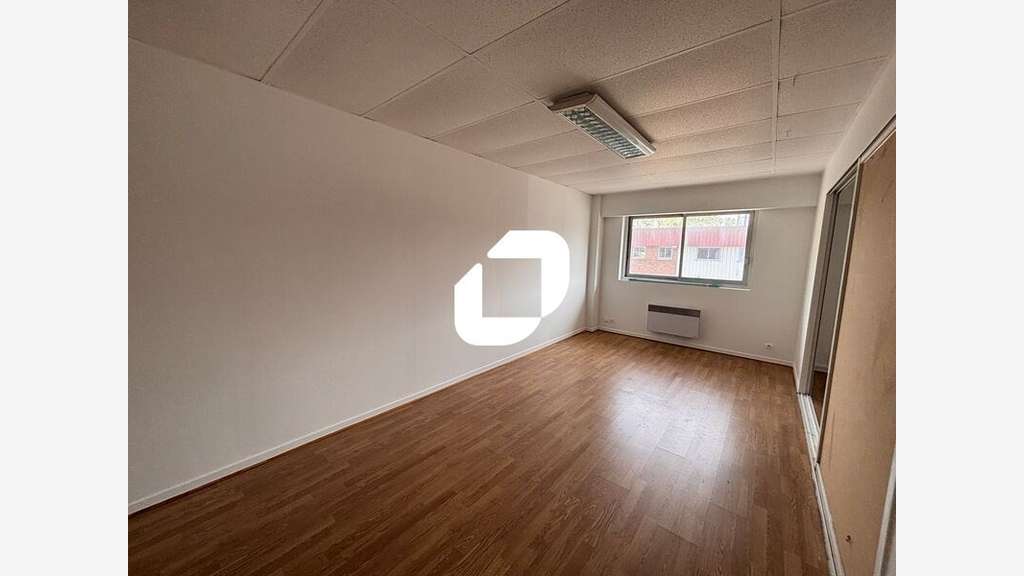A louer Local d'activité 140m² Lisses