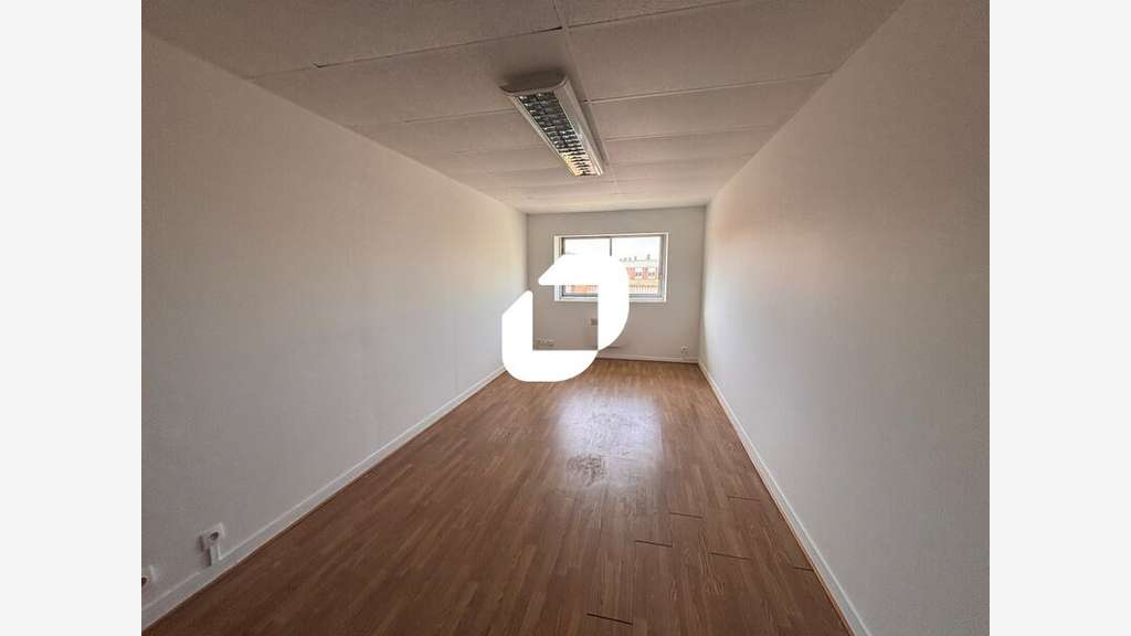 A louer Local d'activité 140m² Lisses