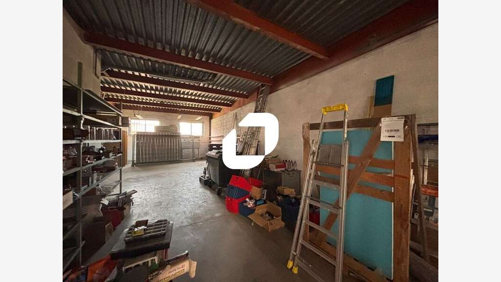 A louer Local d'activité 140m² Lisses
