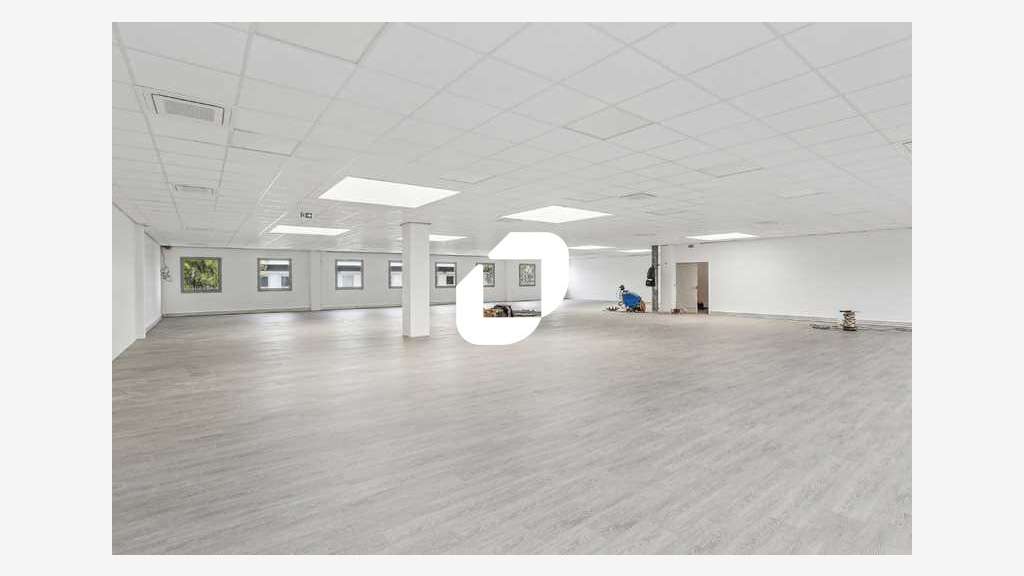 A louer Local d'activité 1077m² Lisses