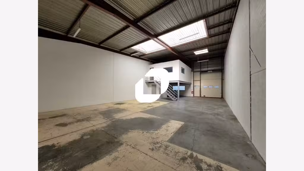 A louer Local d'activité 226m² Lisses