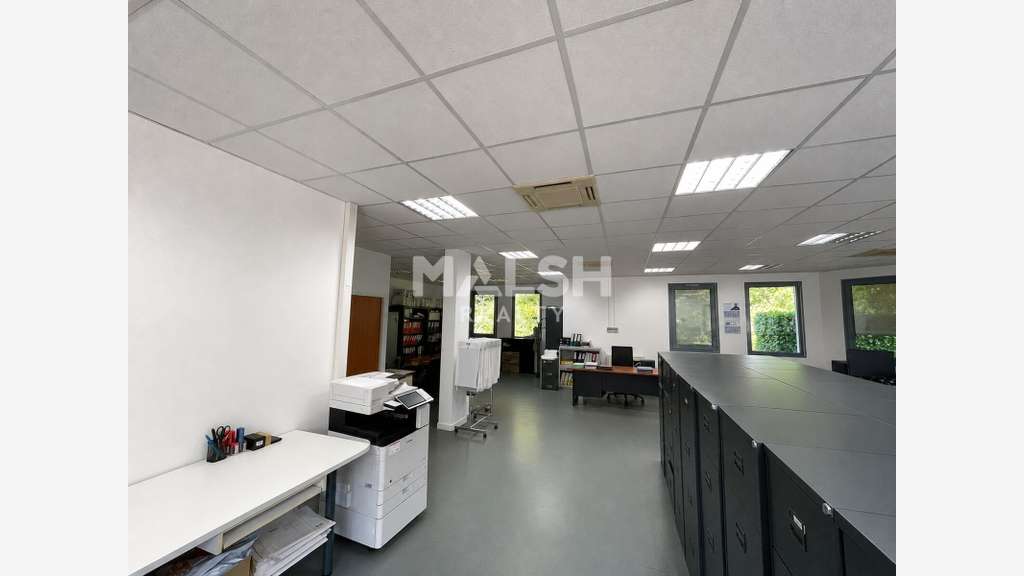 Loue local d'activités de 759m² à Lissieu Techlid