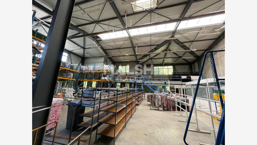 Loue local d'activités de 759m² à Lissieu Techlid