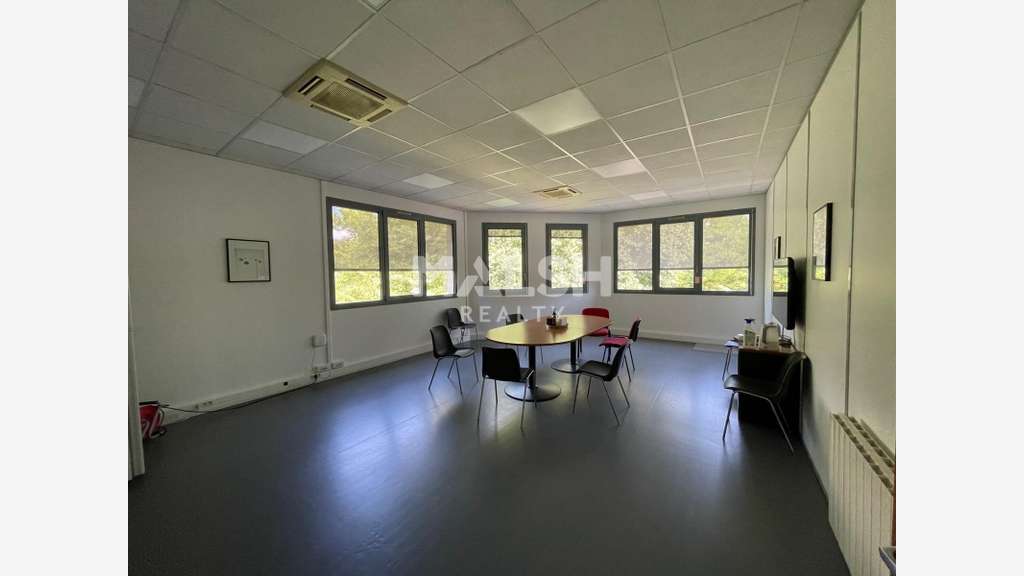 Loue local d'activités de 759m² à Lissieu Techlid