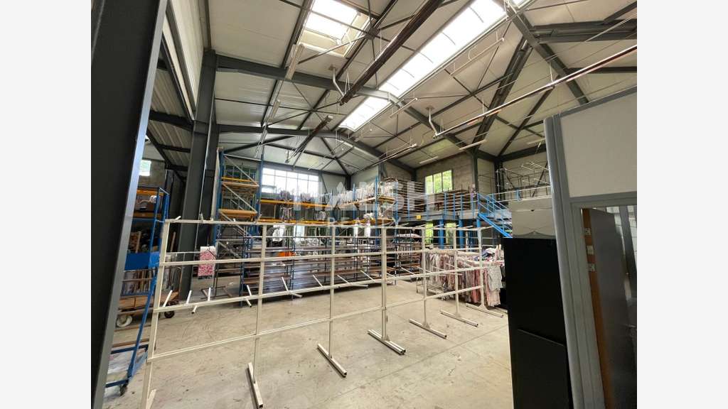 Loue local d'activités de 759m² à Lissieu Techlid