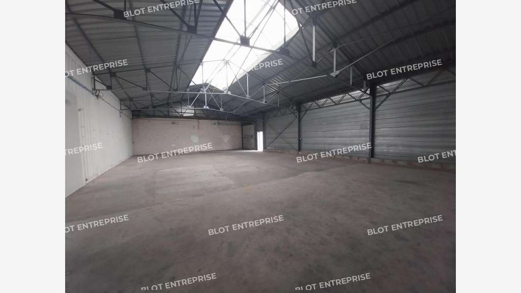 A louer local d'activités 240m² à Locminé