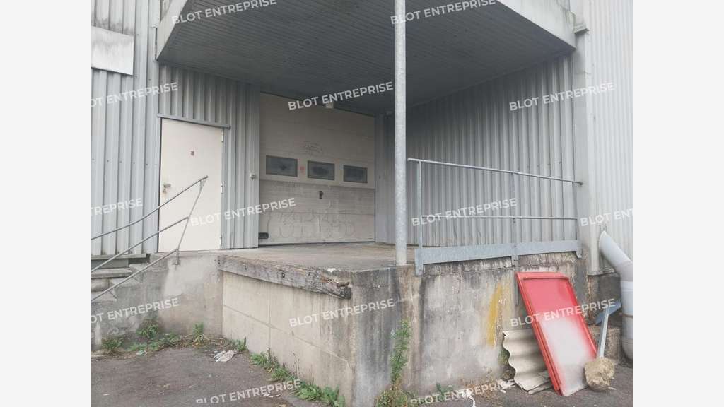 A louer local d'activités 240m² à Locminé