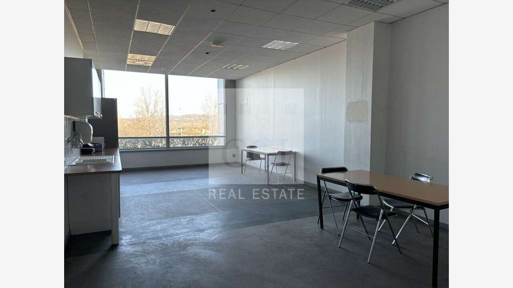 A louer entrepôt logistique de 6655m² Vaulx-Milieu