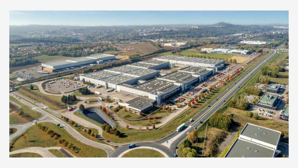 A louer entrepôt logistique de 6655m² Vaulx-Milieu