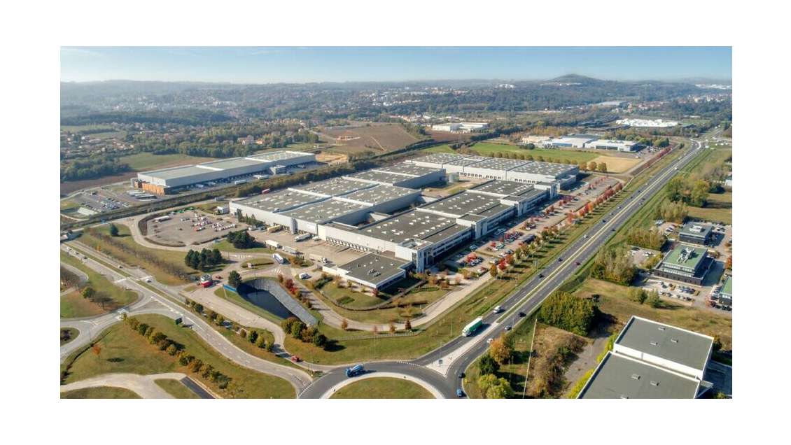 A louer entrepôt logistique de 6655m² Vaulx-Milieu
