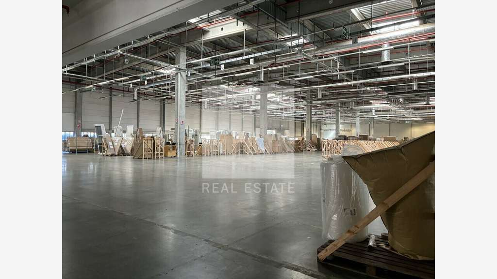 A louer entrepôt logistique de 6655m² Vaulx-Milieu