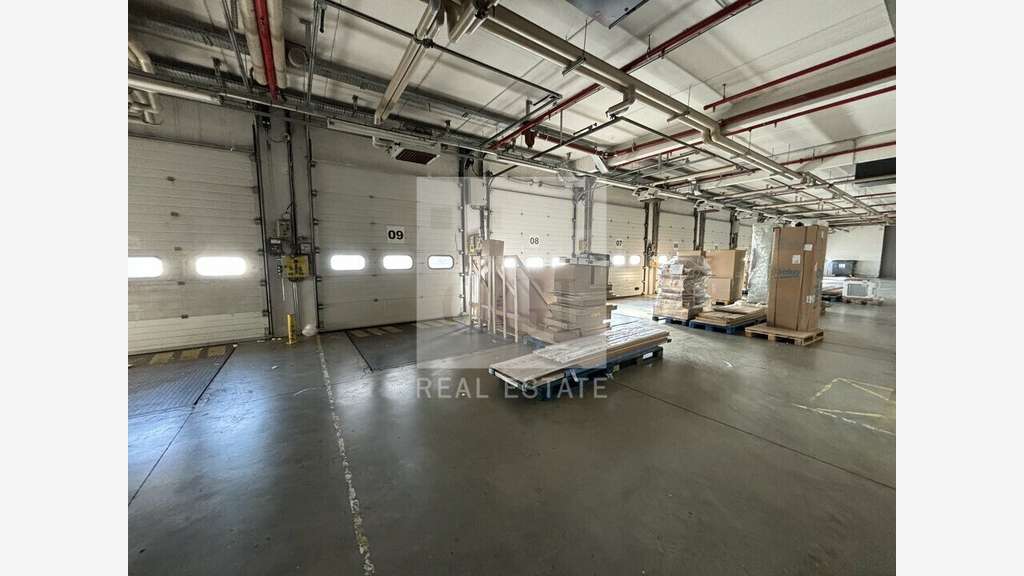 A louer entrepôt logistique de 6655m² Vaulx-Milieu