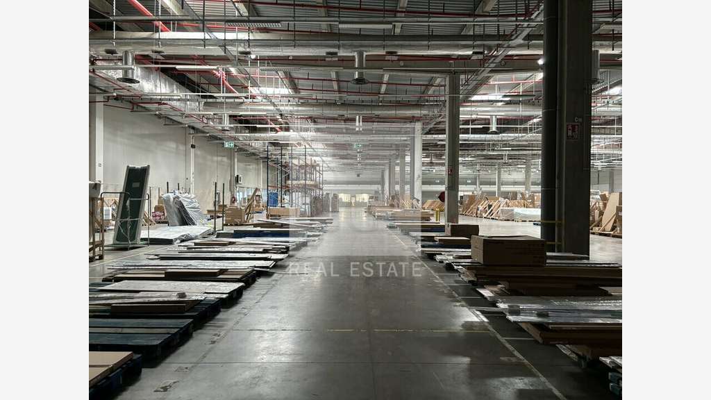 A louer entrepôt logistique de 6655m² Vaulx-Milieu