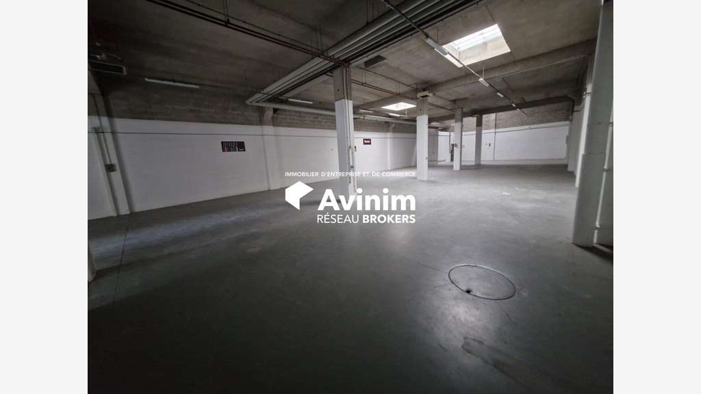 A louer local d'activité 410m² proche A4 à Lognes