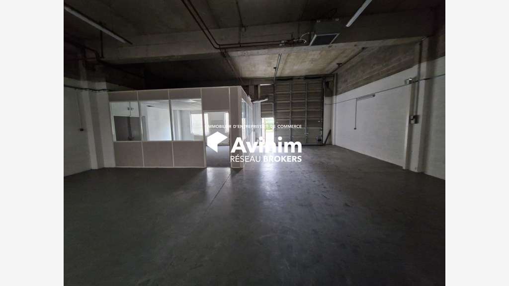 A louer local d'activité 410m² proche A4 à Lognes