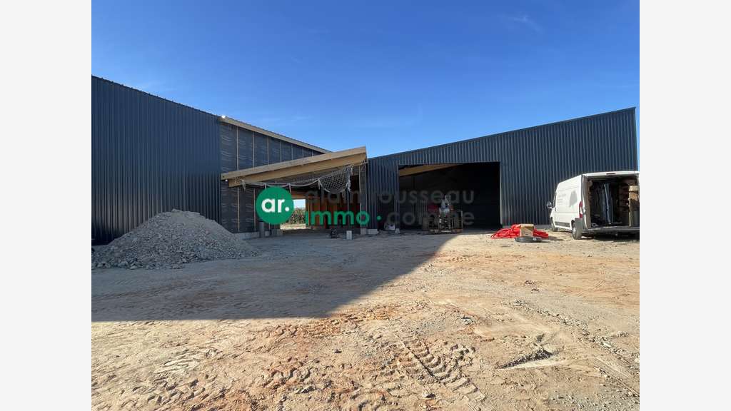 A louer local activité de 275m² à Loire Authion