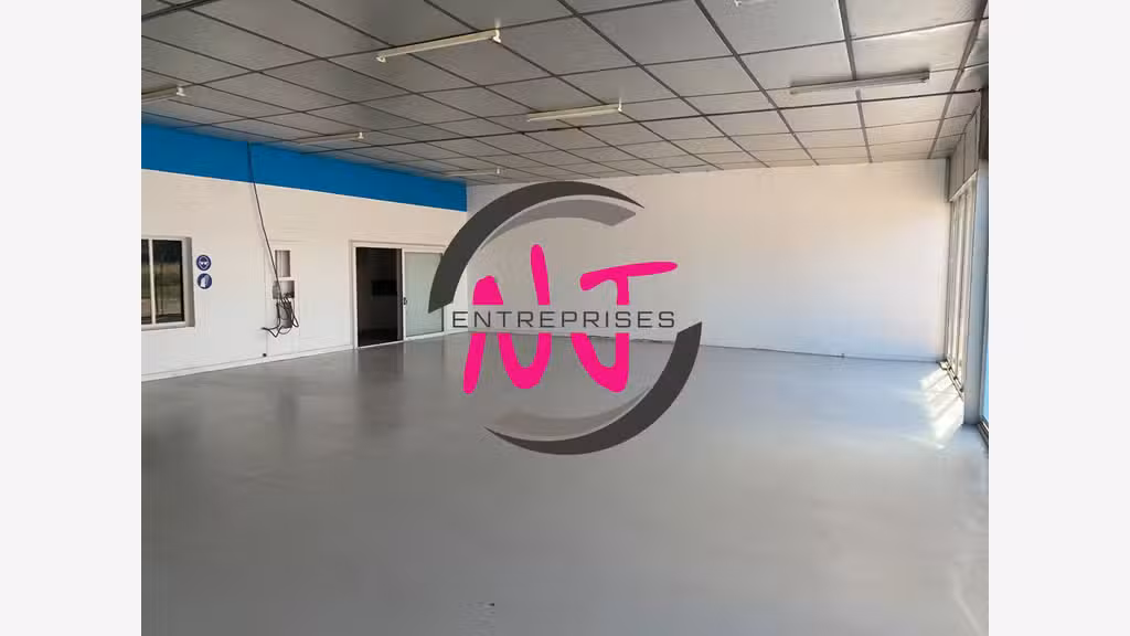 A louer local d'activité de 360m² à Loire Authion 