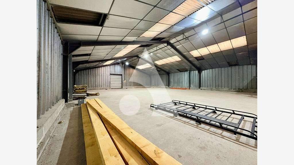 Local d'activité 288m² à louer à Longuenesse (62)