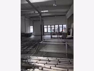 À louer – locaux d'activité de 500 m² à Longuen
