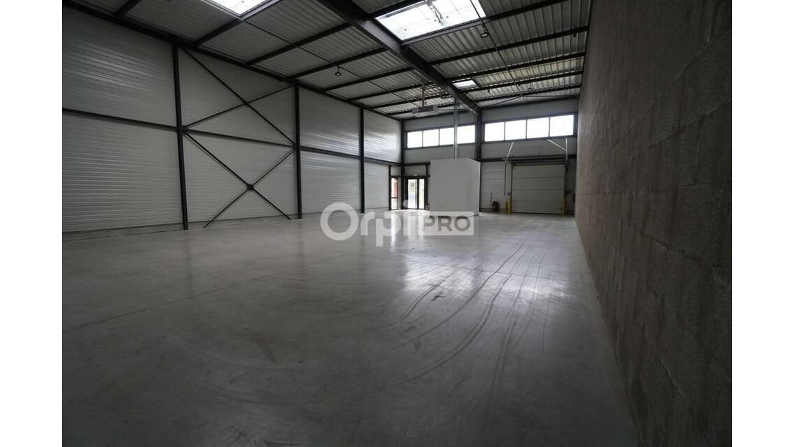 A louer local d'activité 253m² bel empl à Longvic 