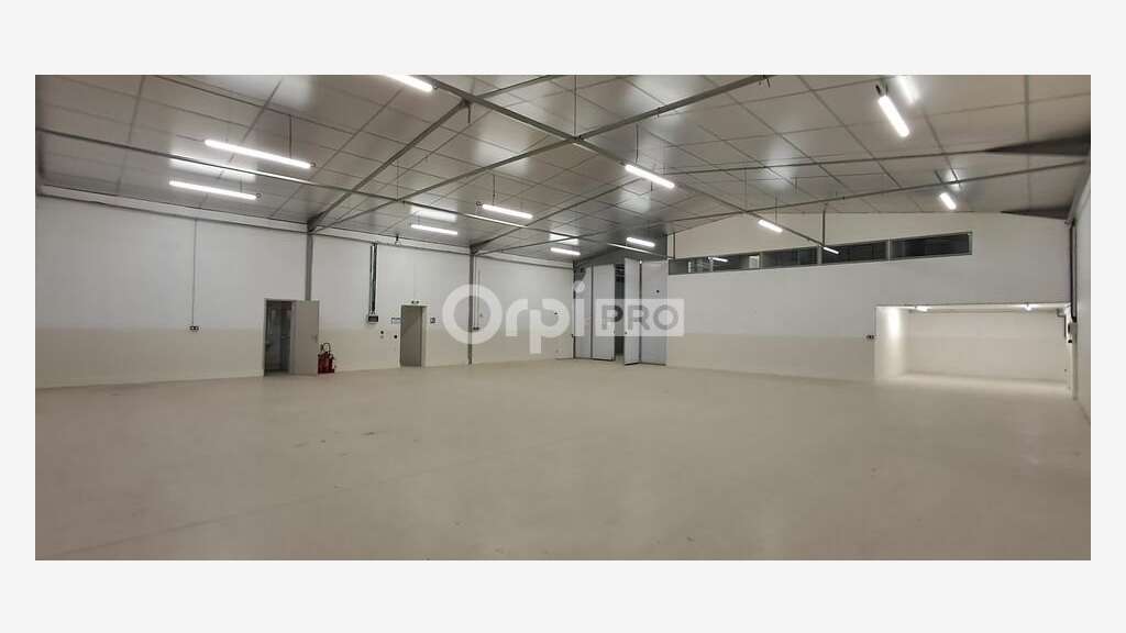 Local d'activité bureaux de 250m² à louer à Lons