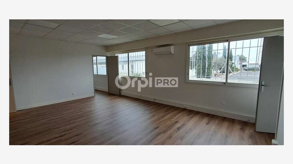 Local d'activité bureaux de 250m² à louer à Lons