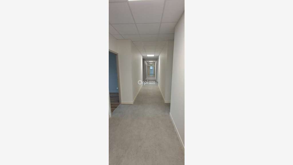 Local d'activité bureaux de 250m² à louer à Lons