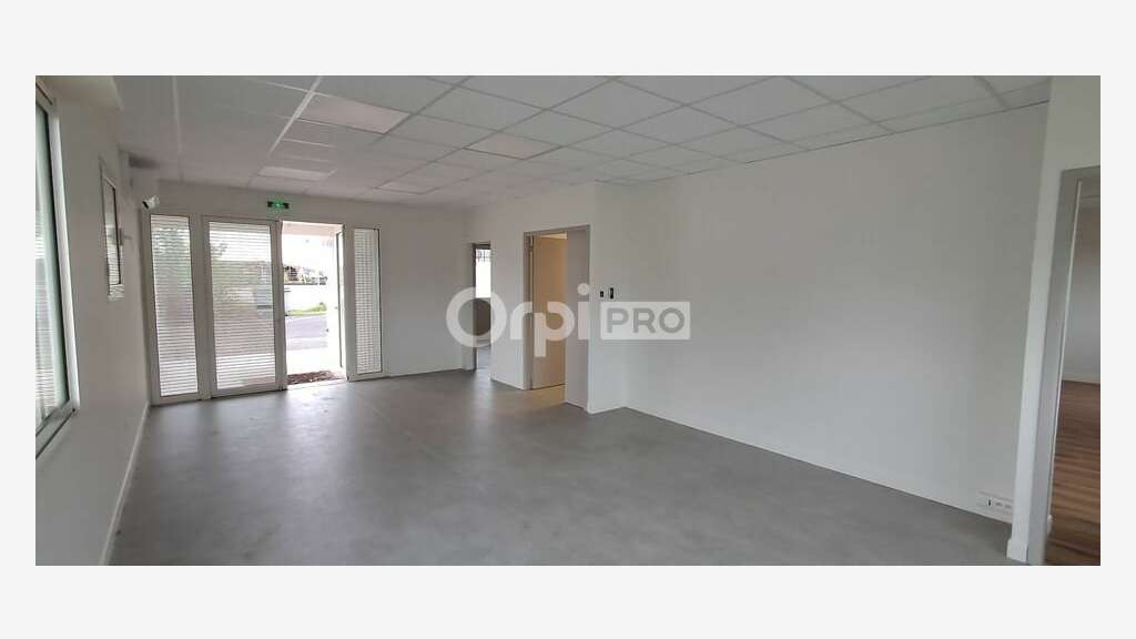 Local d'activité bureaux de 250m² à louer à Lons
