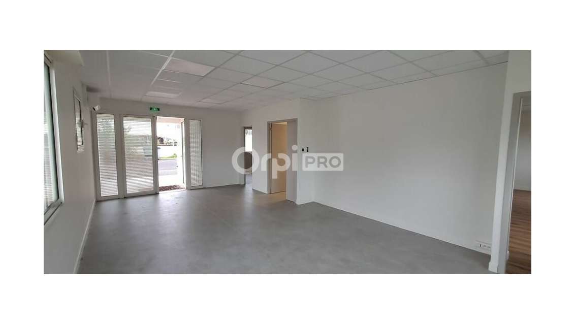 Local d'activité bureaux de 250m² à louer à Lons