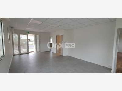 Local d'activité bureaux de 250m² à louer à Lons