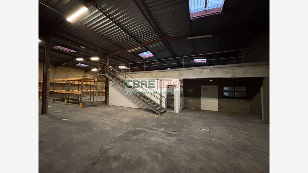 Location local 600m² Zone INDUSLONS