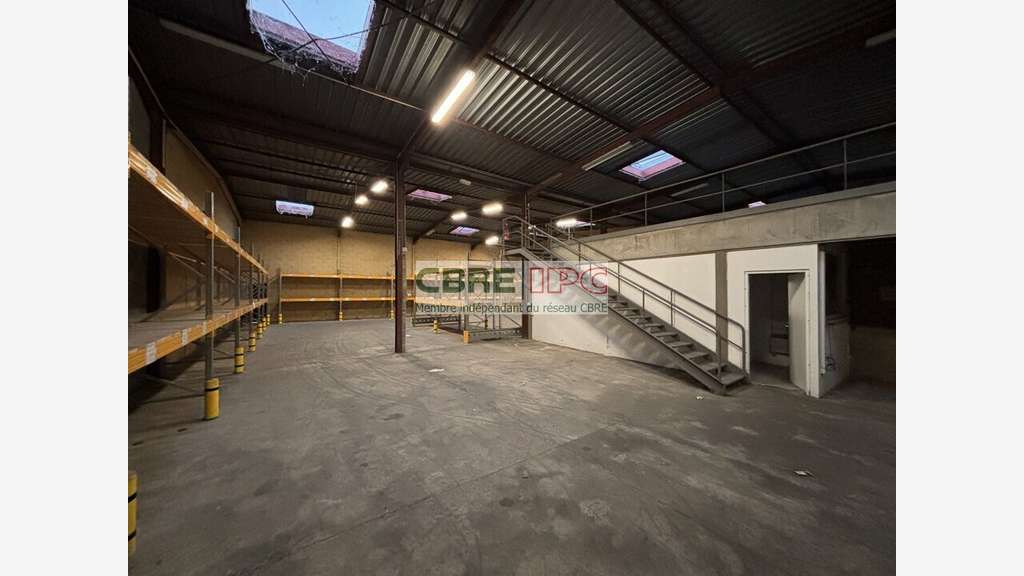 Location local 600m² Zone INDUSLONS