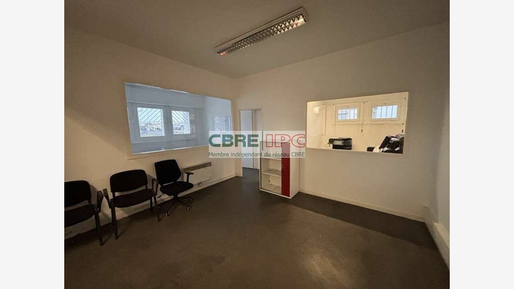 Location local 600m² Zone INDUSLONS