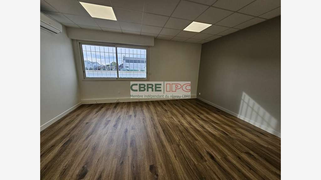 Location local d'activité bureaux de 609m² à Lons