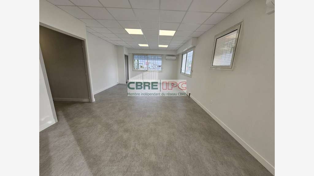 Location local d'activité bureaux de 609m² à Lons