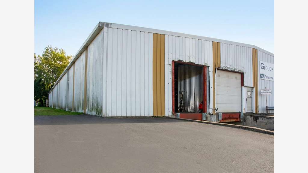 Loue entrepôt 5608m² proche aéroport de Pau Lons