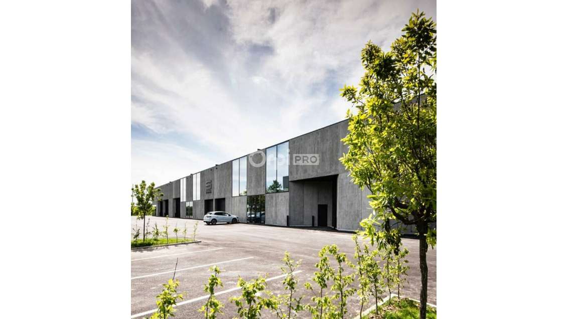 A louer local d'activité récent 400m² à Loos
