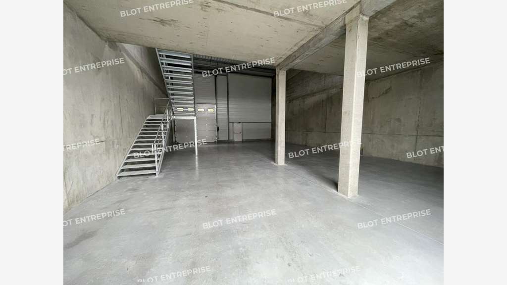 A louer local d'activités neufs 267m² à Loperhet