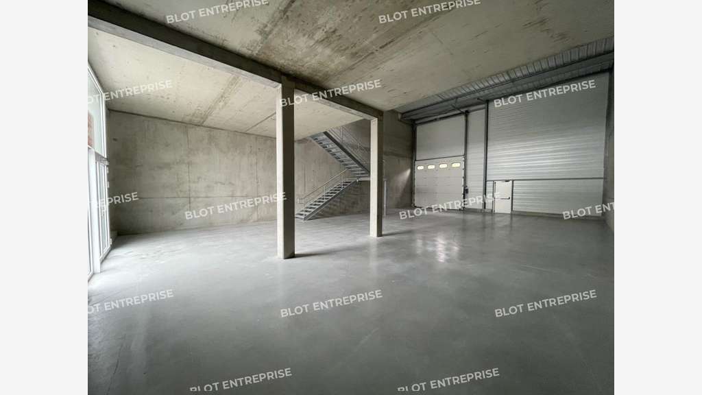 A louer local d'activités neufs 267m² à Loperhet