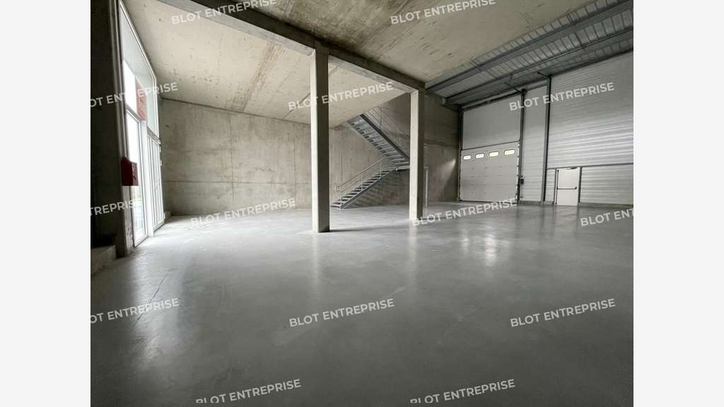 A louer local d'activités neufs 267m² à Loperhet