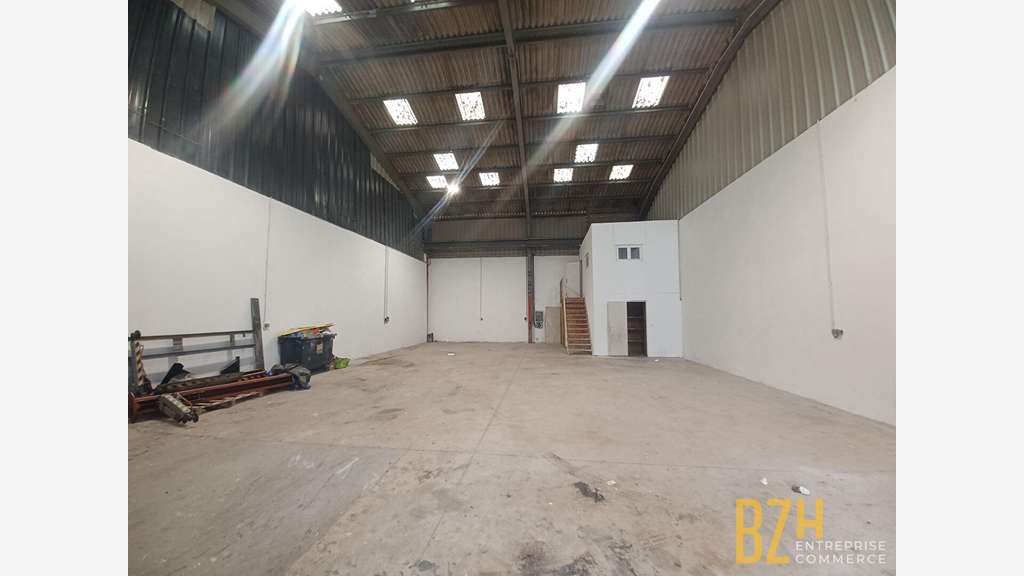 Local d'activité de 220m² à louer à Ploemeur