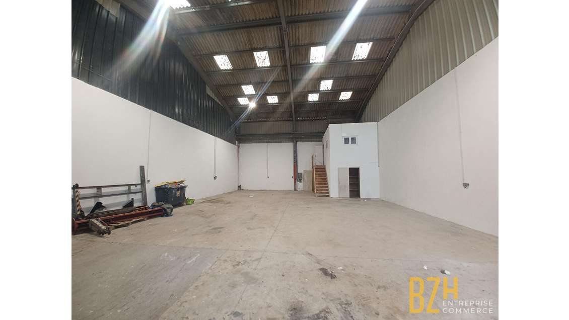 Local d'activité de 220m² à louer à Ploemeur