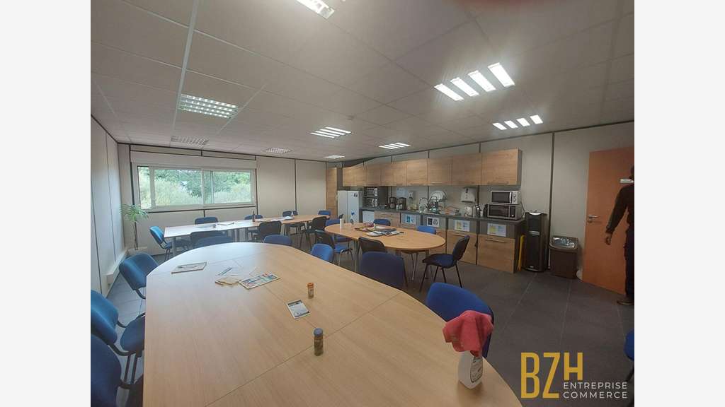 A louer bureaux 1430m² ZA Kerpont à Caudan