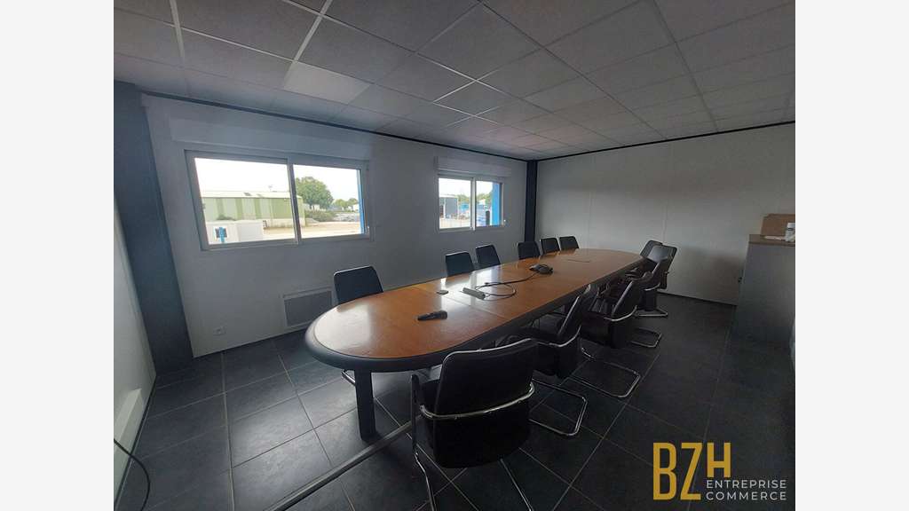 A louer bureaux et stockage Lorient ZA Kerpont 